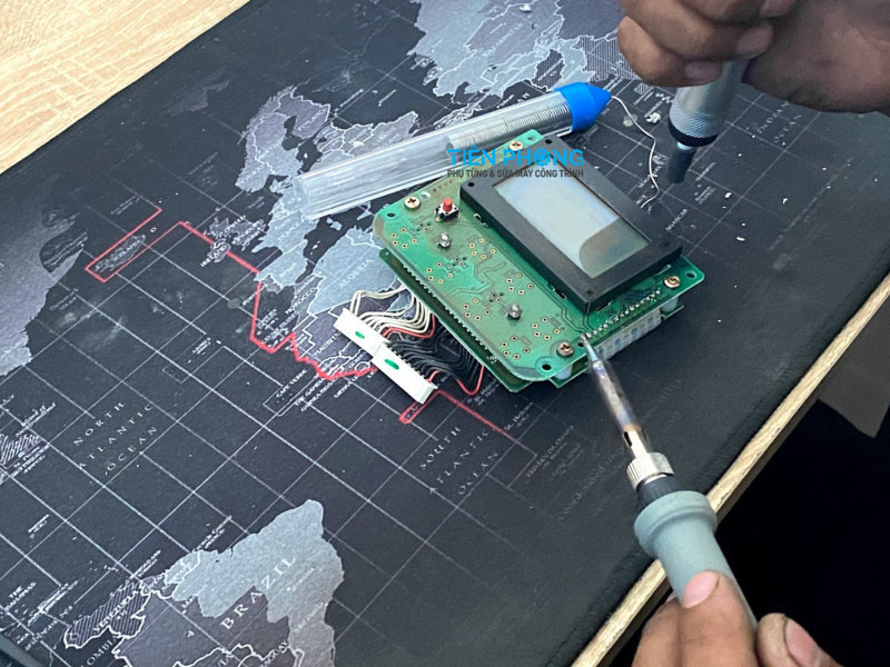 TIENPHONG Sua man hinh may xuc kobelco - Sửa Máy Công Trình - Sửa Chữa Màn Hình Máy Xúc Uy Tín Ở Hồ Chí Minh