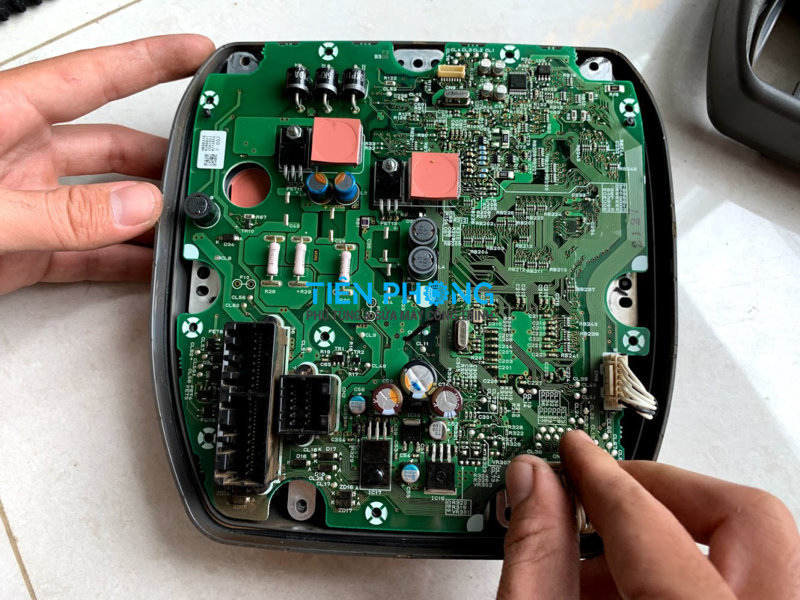 TIENPHONG sua man hinh hitachi zx 3 - Sửa Máy Công Trình - Sửa Chữa Màn Hình Máy Xúc Uy Tín Ở Hồ Chí Minh