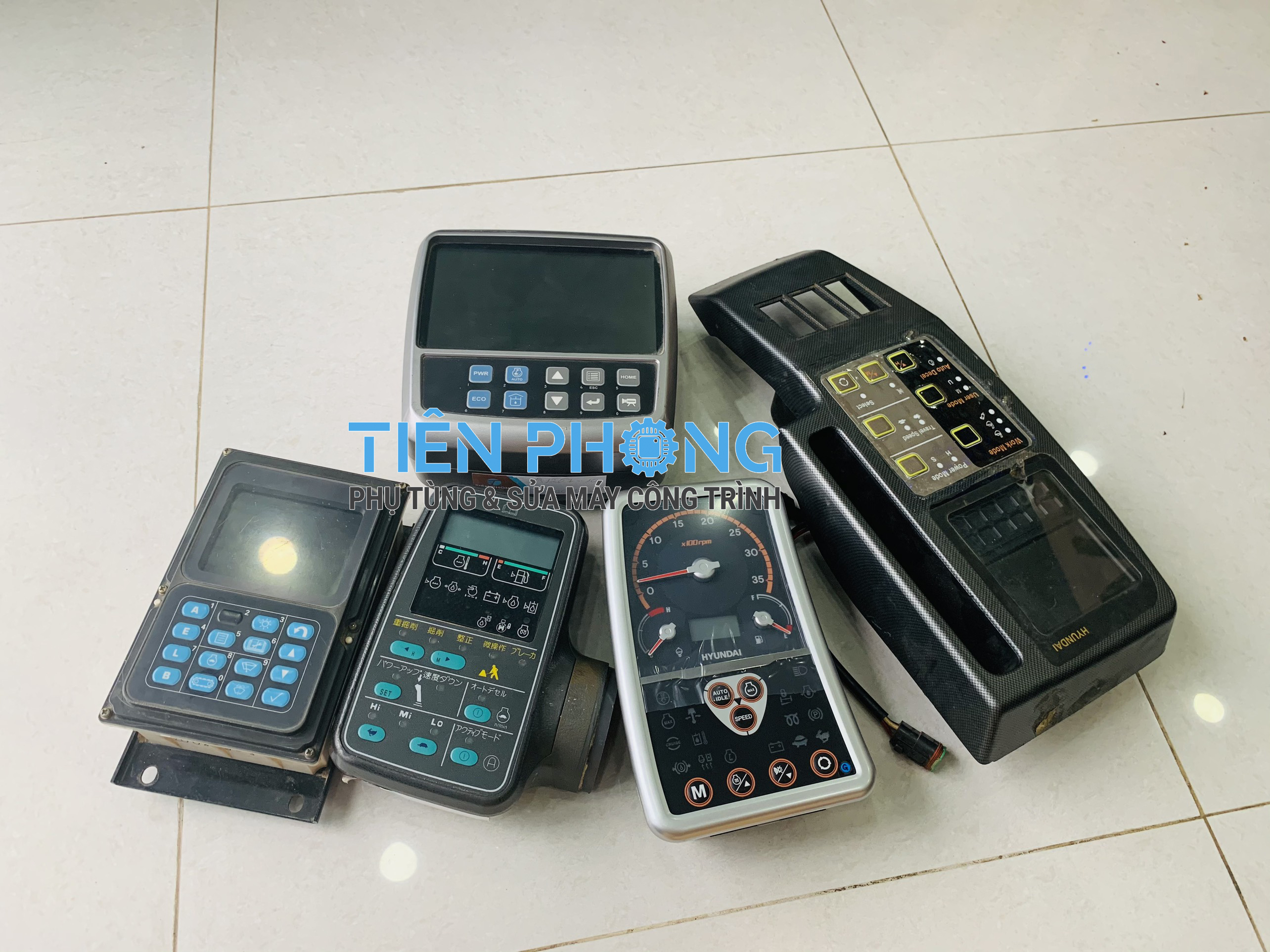 man hinh taplu may xuc 1 - Sửa Máy Công Trình - Sửa Chữa Màn Hình Máy Xúc Uy Tín Ở Hồ Chí Minh